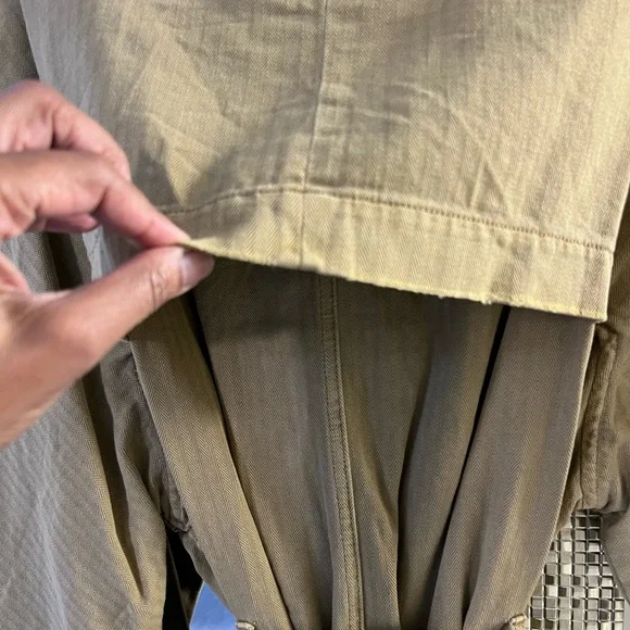 FREE PEOPLE TAN TRENCH COAT… SIZE MEDIUM… OVERSIZED FIT… EXCELLENT LIKE NEW…